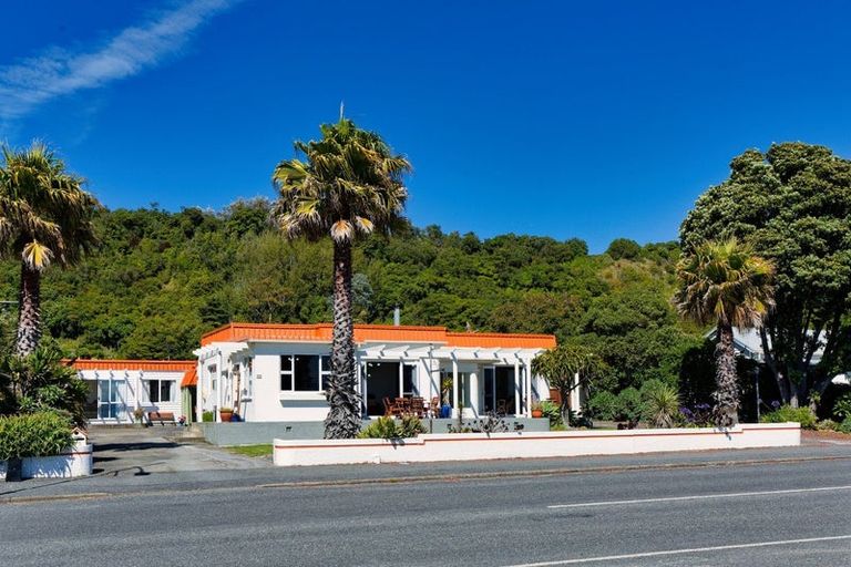Photo of property in 218 Esplanade, Kaikoura, 7300