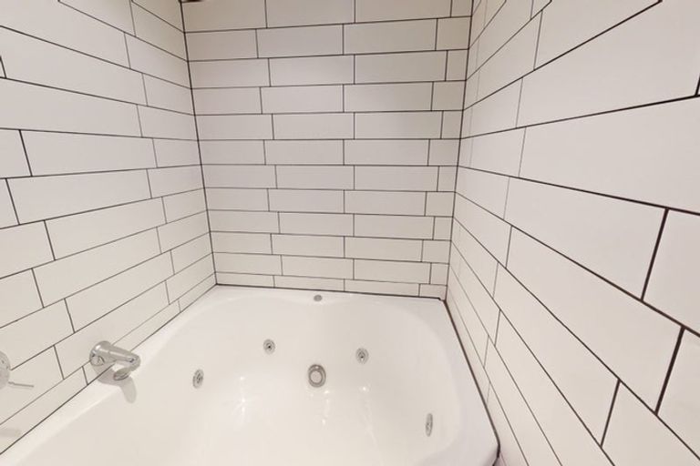 Photo of property in Stadium Garden Flats, 111/107 Thorndon Quay, Pipitea, Wellington, 6011