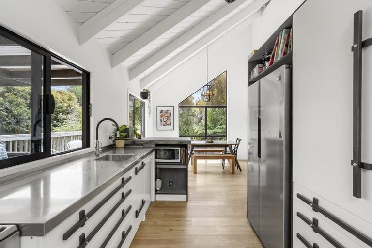 Photo of property in 43 Phillip Avenue, Glen Eden, Auckland, 0602