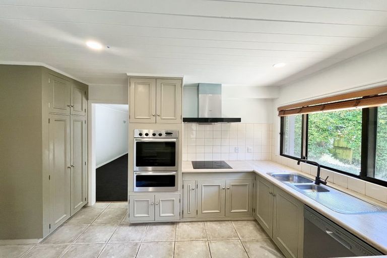 Photo of property in 2/5 Seacliffe Avenue, Belmont, Auckland, 0622