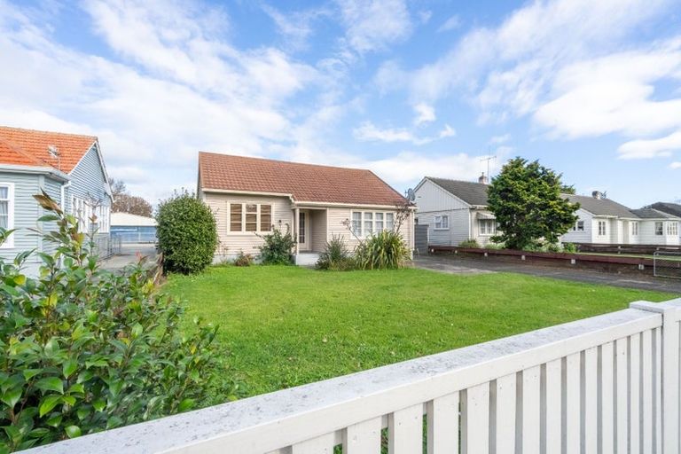 Photo of property in 40 Oxford Street, Hokowhitu, Palmerston North, 4410