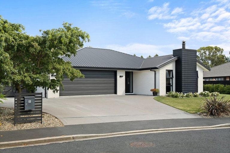 Photo of property in 9 Tate Crescent, Green Island, Dunedin, 9018
