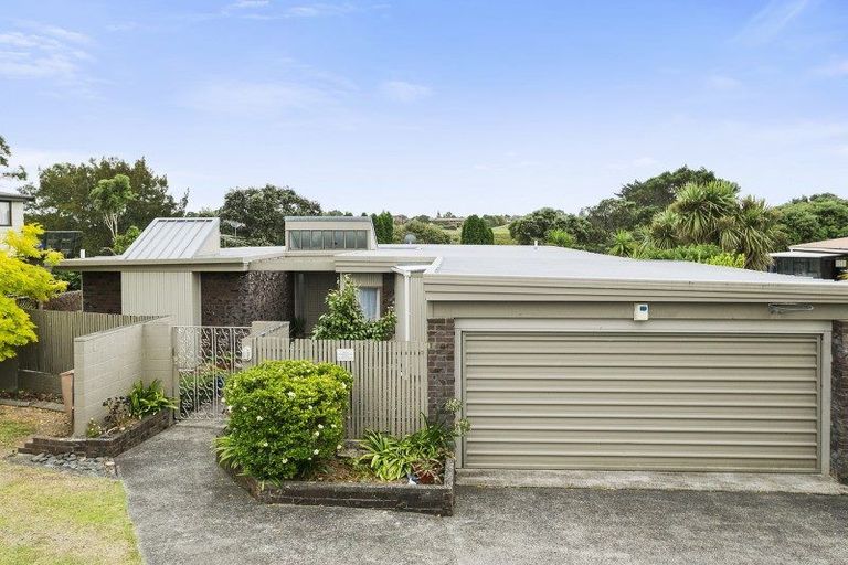 Photo of property in 25 Bluewater Place, Wattle Downs, Auckland, 2103