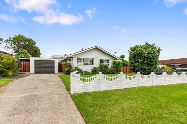 Photo of property in 19 Endeavour Avenue, Welcome Bay, Tauranga, 3112