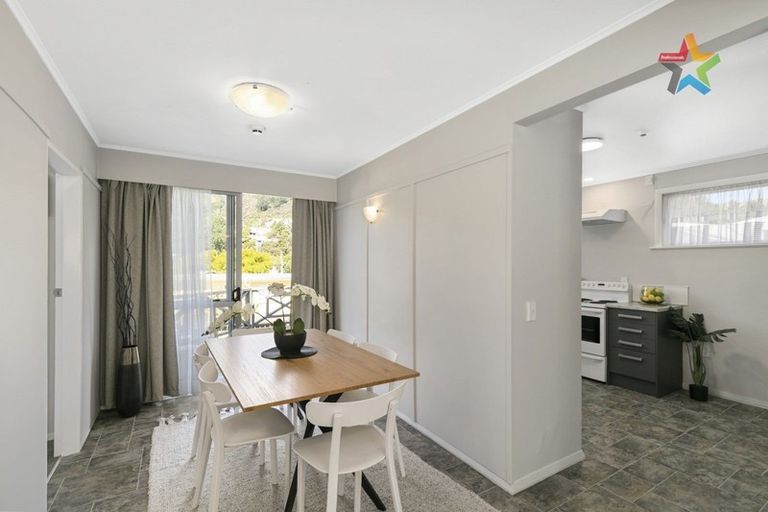 Photo of property in 6 Holborn Drive, Stokes Valley, Lower Hutt, 5019