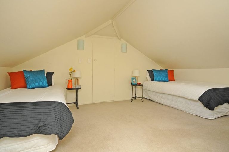 Photo of property in 132a Kelburn Parade, Kelburn, Wellington, 6012