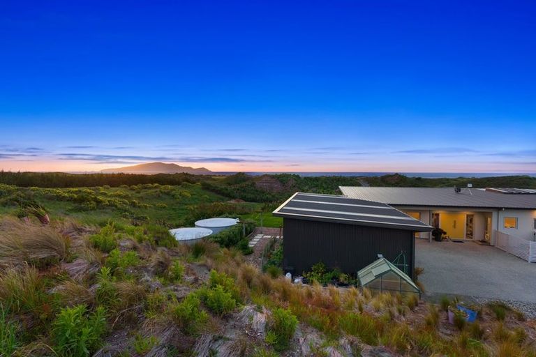 Photo of property in 25 Mahurenga Lane, Te Horo, Otaki, 5581