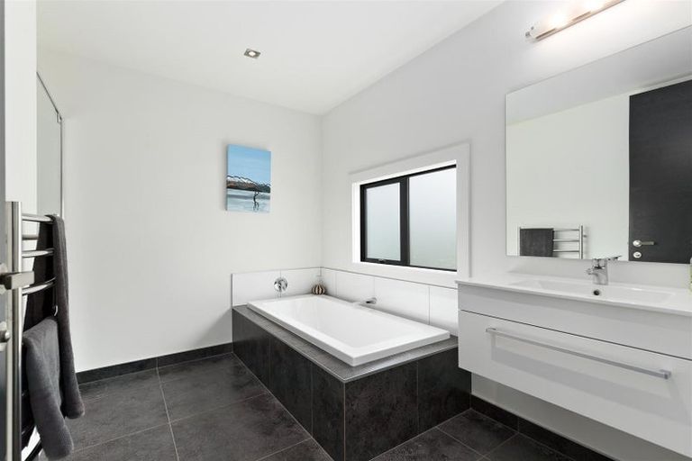 Photo of property in 5 Poppy Lane, Albert Town, Wanaka, 9305
