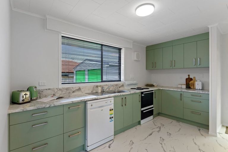 Photo of property in 62 Queens Road, Waikanae Beach, Waikanae, 5036