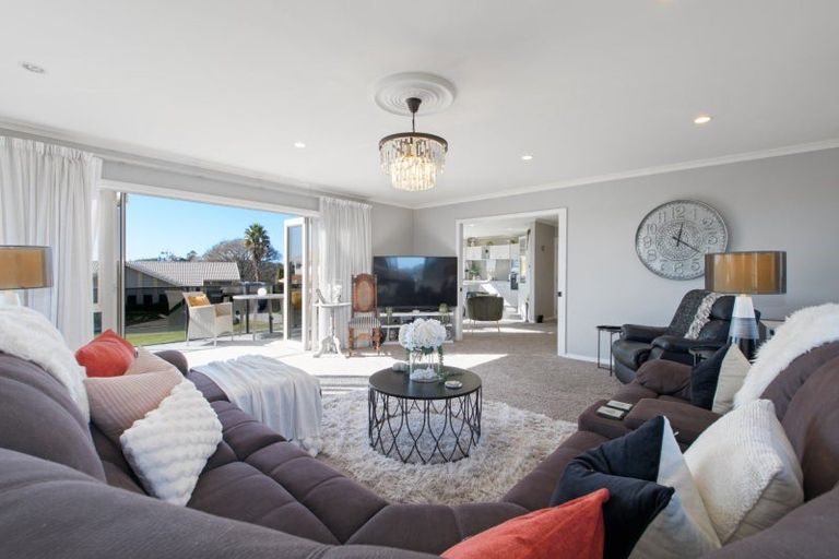 Photo of property in 5 Downing Place, Welcome Bay, Tauranga, 3112
