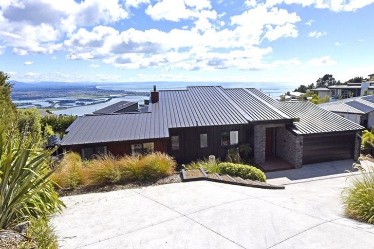 Photo of property in 3 Stoneyridge Close, Mount Pleasant, Christchurch, 8081