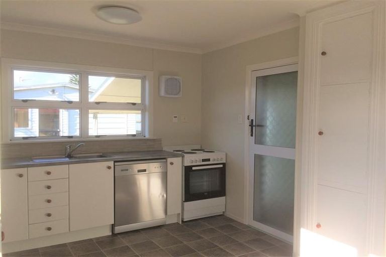 Photo of property in 1 Balmoral Street, Levin, 5510