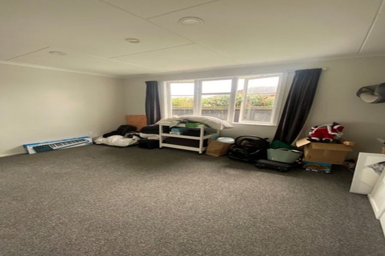 Photo of property in 14 Lewis Place, Highbury, Palmerston North, 4412