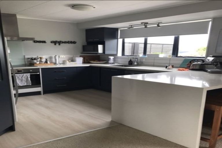 Photo of property in 3 Amberly Rise, Helensville, 0800