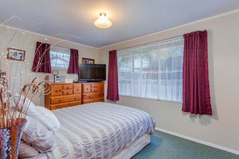 Photo of property in 59 Kemp Road, Massey, Auckland, 0614