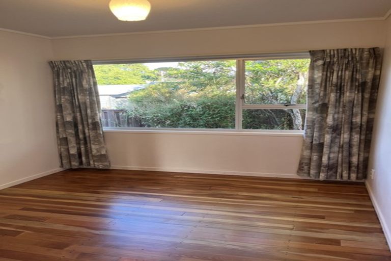 Photo of property in 1/24 Hillcrest Avenue, Hillcrest, Auckland, 0627