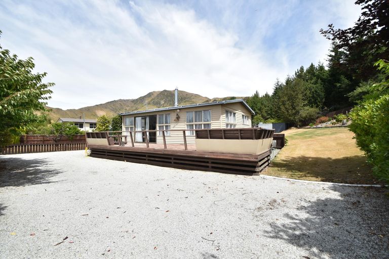 Photo of property in 32 Black Peak Road, Omarama, 9412