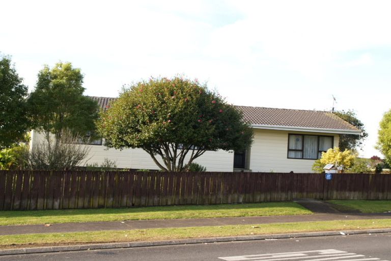 Photo of property in 1 Chelburn Crescent, Mangere East, Auckland, 2024