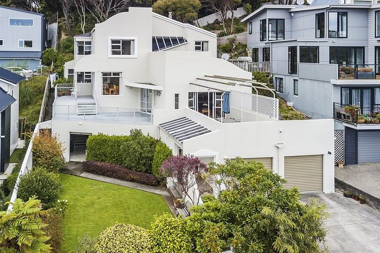 Photo of property in 32 Paremata Crescent, Paremata, Porirua, 5024