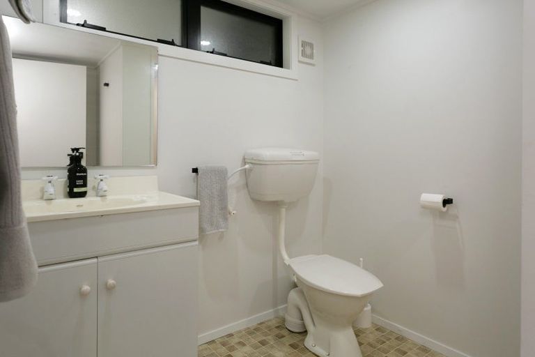 Photo of property in 21 Waiparemo Crescent, Pukawa Bay, Turangi, 3381