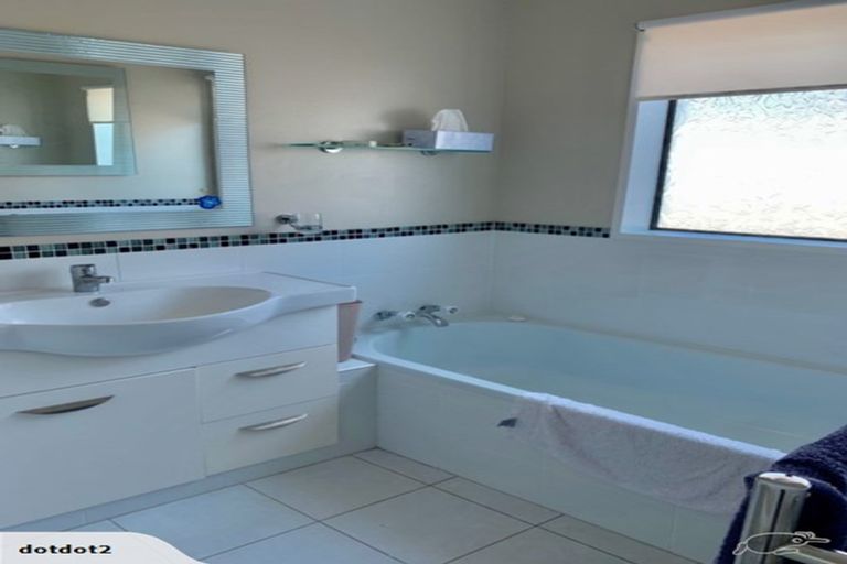 Photo of property in 2/3 Nimrod Place, Half Moon Bay, Auckland, 2012