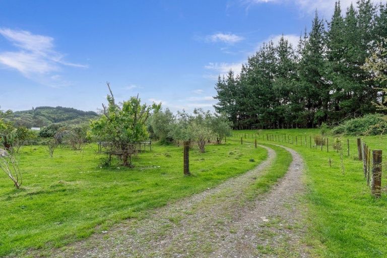 Photo of property in 302 North Manakau Road, Manakau, Levin, 5573
