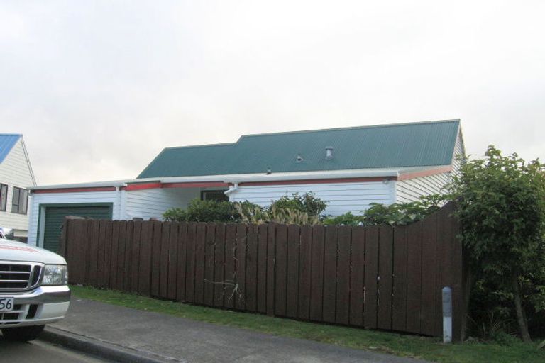 Photo of property in 6 Montserrat Place, Grenada Village, Wellington, 6037