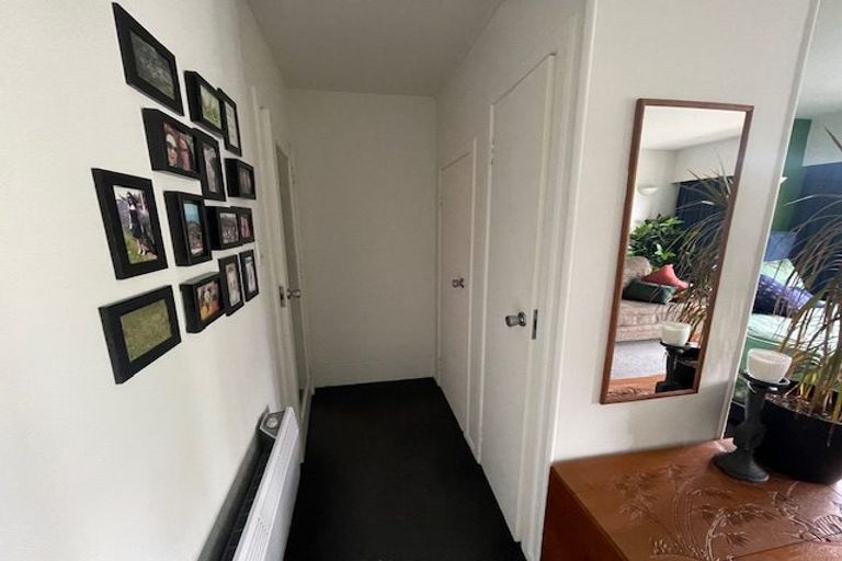 Photo of property in Barton Flats, 1/9-11 Barton Terrace, Thorndon, Wellington, 6011