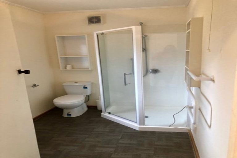 Photo of property in 1/236 East Coast Road, Forrest Hill, Auckland, 0620