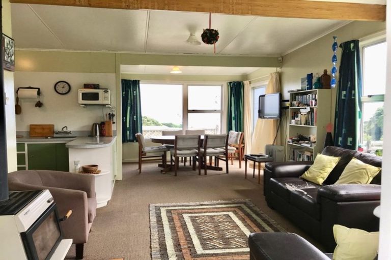 Photo of property in 1 Beach Road, Mokau, 4376