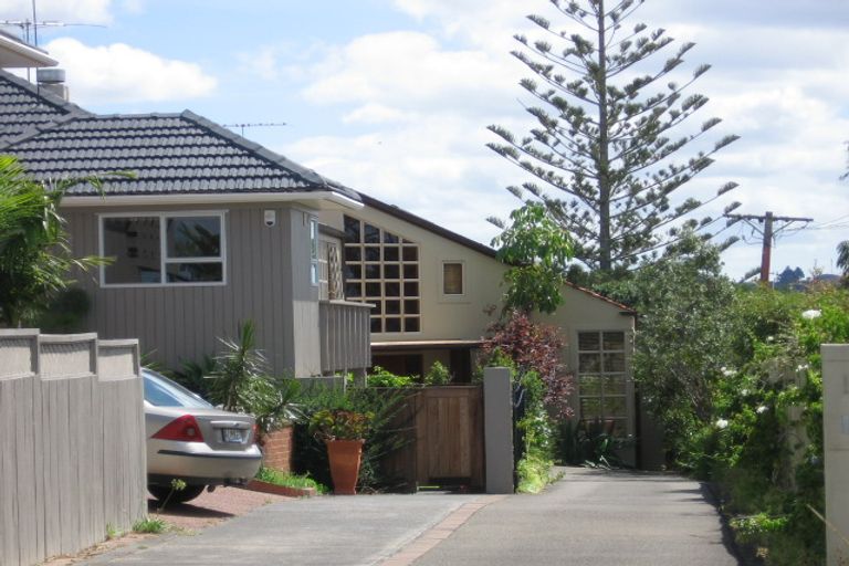 Photo of property in 1/114 Aberdeen Road, Campbells Bay, Auckland, 0620