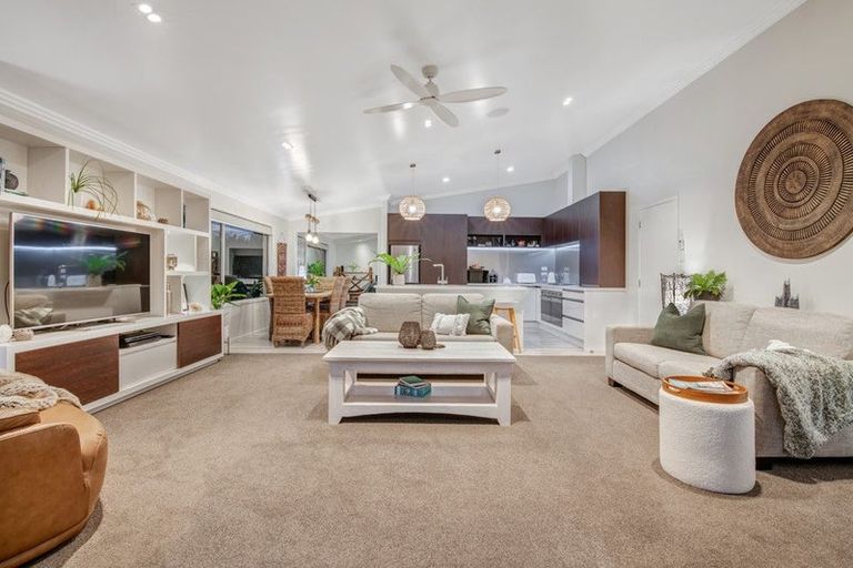 Photo of property in 88 Tiri Road, Tindalls Beach, Whangaparaoa, 0930