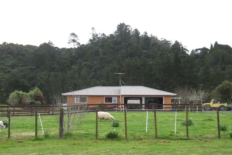 Photo of property in 245 Watt Street, Coromandel, 3506