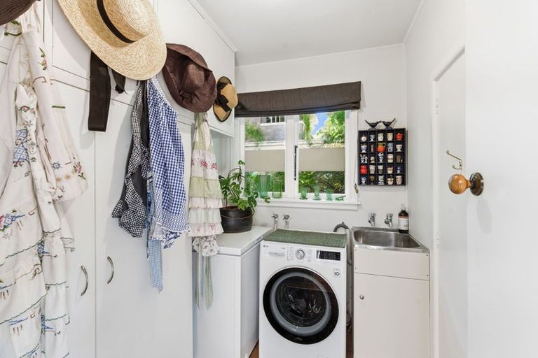 Photo of property in 32 Martindales Road, Heathcote Valley, Christchurch, 8022