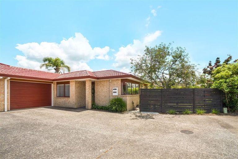 Photo of property in 732d Te Atatu Road, Te Atatu Peninsula, Auckland, 0610