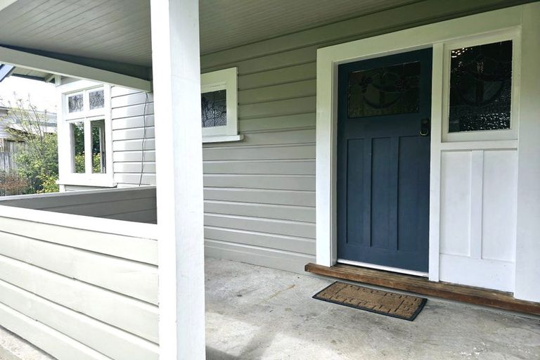 Photo of property in 16 Buller Street, Picton, 7220