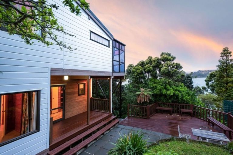 Photo of property in 76 Seaview Road, Paremata, Porirua, 5024
