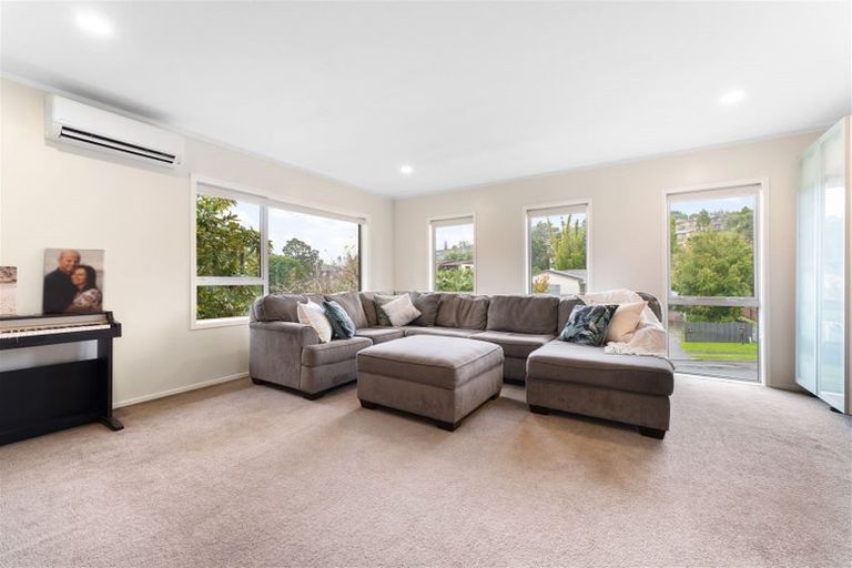 Photo of property in 79 John Downs Drive, Browns Bay, Auckland, 0630