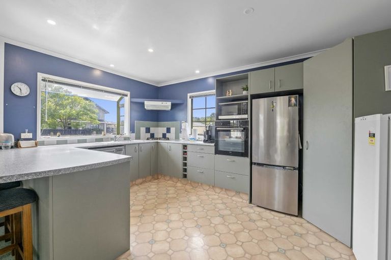 Photo of property in 8 Beech Place, Hawera, 4610