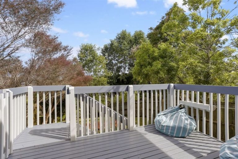 Photo of property in 2/47 Sungrove Rise, Sunnyvale, Auckland, 0612