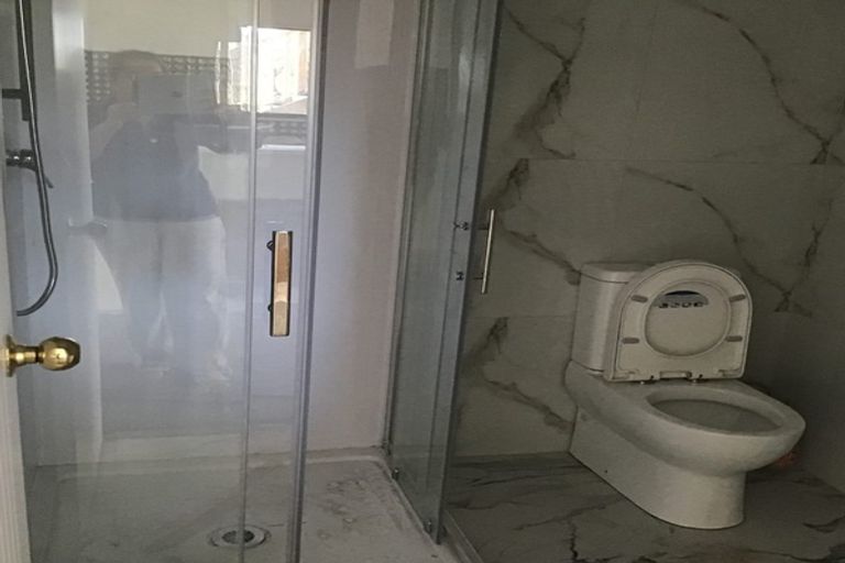 Photo of property in 18 Brunner Road, Glen Eden, Auckland, 0602