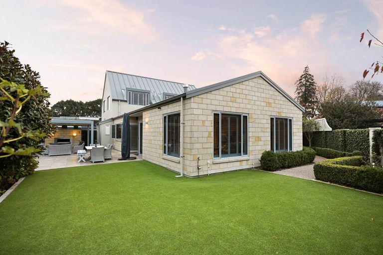 Photo of property in 4 Le Quesnoy Place, Cambridge, 3434