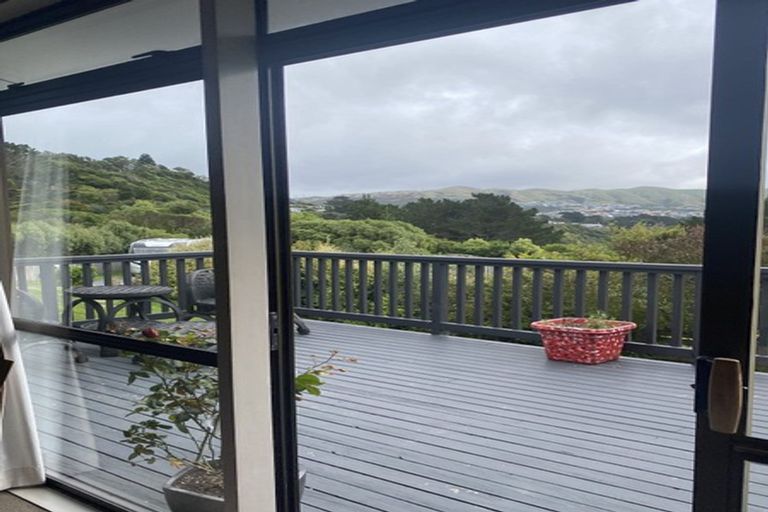 Photo of property in 8 Bushland Grove, Paparangi, Wellington, 6037