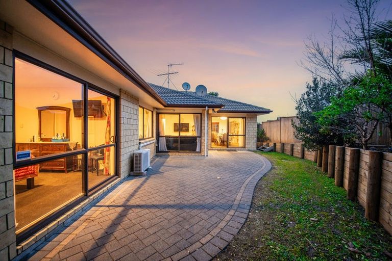 Photo of property in 11 Walter Haddrell Crescent, Flat Bush, Auckland, 2016