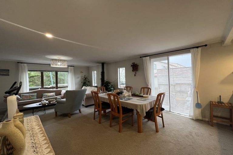 Photo of property in 2/260 Sunset Road, Windsor Park, Auckland, 0632