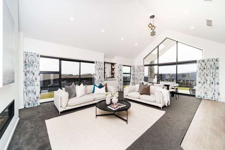 Photo of property in 44 Vaucluse Heights, Fitzherbert, Palmerston North, 4410