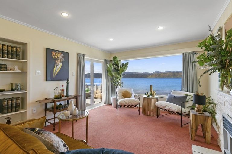 Photo of property in 283 Karaka Bay Road, Karaka Bays, Wellington, 6022