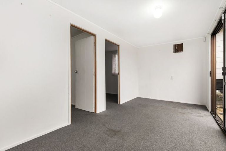 Photo of property in 2/9 Maplesden Drive, Clendon Park, Auckland, 2103