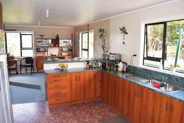 Photo of property in 461 Pahi Road, Pahi, Paparoa, 0571
