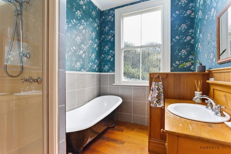 Photo of property in 227 Forest Hill Road, Waiatarua, Auckland, 0612